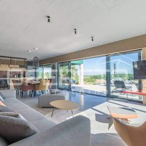 ISTRA, VIŽINADA - Moderna vila s bazenom, panoramskim pogledom i luksuznim inter