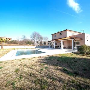 ISTRA, VODNJAN - Diskretna vila s maksimalnom privatnošću na TOP lokaciji do Fažane i Pule
