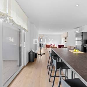 ISTRA, VOLME - Moderna vila s pogledom na more i elegantnim mediteranskim ambijentom