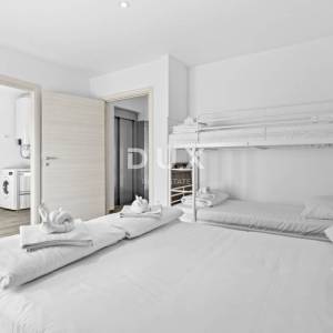 ISTRA, VOLME - Moderna vila u zatvorenom kompleksu s liftom, 350 m od mora
