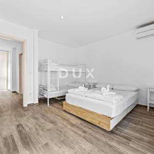 ISTRA, VOLME - Moderna vila u zatvorenom kompleksu s liftom, 350 m od mora
