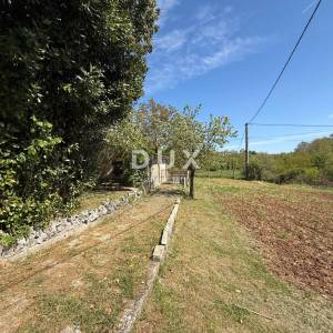 ISTRA,GRAČIŠĆE - Kuća s građevinskim zemljištem