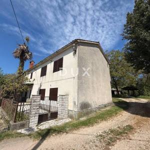 ISTRA,GRAČIŠĆE - Prostrana kuća na rubu naselja