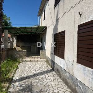ISTRA,GRAČIŠĆE - Prostrana kuća na rubu naselja
