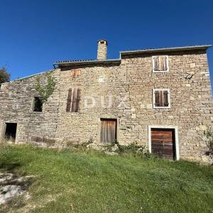 ISTRA,GROŽNJAN - Samostojeća kamena kuća s pogledom na more
