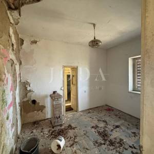 Jadranovo – kuća s pogledom na more za adaptaciju