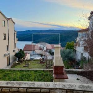 Jednosoban stan sa dvorištem, Rabac, 500m od mora