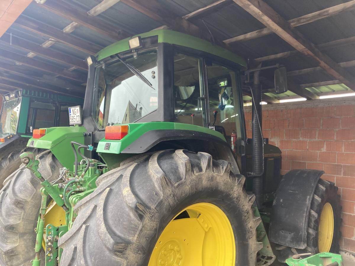 John Deere 6900