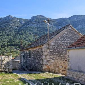 Kamena kuća u Vrisniku