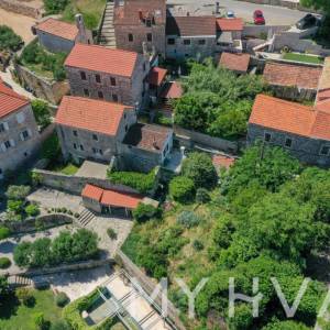 Kamena kuća za obnovu s pogledom na more
