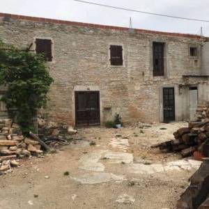 Kamena kuća za renovaciju s projektom, Kanfanar!
