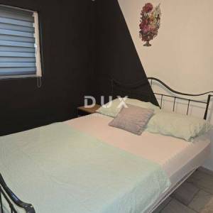 KARIN DONJI – Prostrana kuća s dva apartmana i konobom