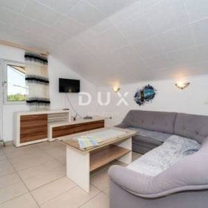 KARIN DONJI – Prostrana kuća s dva apartmana i konobom