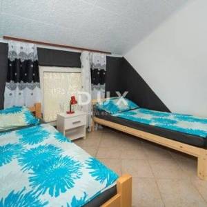 KARIN DONJI – Prostrana kuća s dva apartmana i konobom