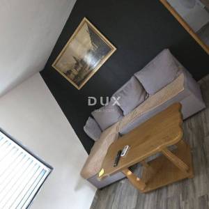 KARIN DONJI – Prostrana kuća s dva apartmana i konobom