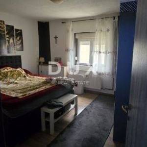 KARIN DONJI – Prostrana kuća s dva apartmana i konobom