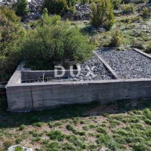 KARLOBAG, CESARICA -  Građevinsko zemljište sa započetom gradnjom 