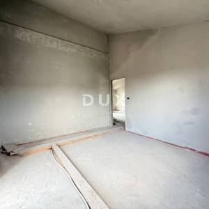KASTAV, BRNČIĆI – luksuzna villa američkog stila na privatnoj parceli od 2000m2