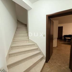KASTAV, BRNČIĆI – luksuzna villa američkog stila na privatnoj parceli od 2000m2