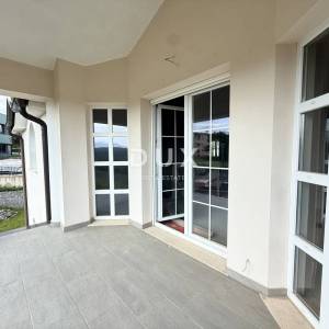 KASTAV, BRNČIĆI – luksuzna villa američkog stila na privatnoj parceli od 2000m2