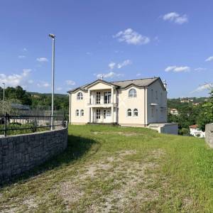 KASTAV, BRNČIĆI – luksuzna villa američkog stila na privatnoj parceli od 2000m2