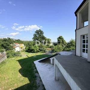KASTAV, BRNČIĆI – luksuzna villa američkog stila na privatnoj parceli od 2000m2