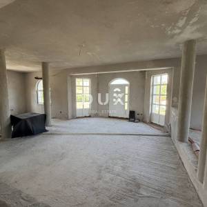 KASTAV, BRNČIĆI – luksuzna villa američkog stila na privatnoj parceli od 2000m2