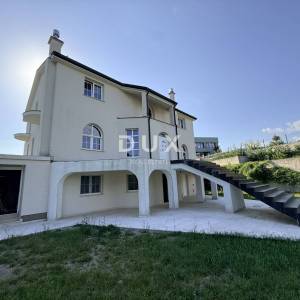 KASTAV, BRNČIĆI – luksuzna villa američkog stila na privatnoj parceli od 2000m2