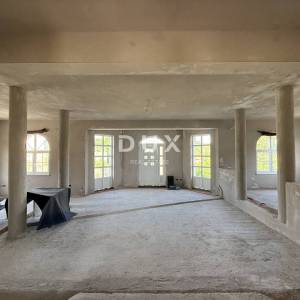 KASTAV, BRNČIĆI – luksuzna villa američkog stila na privatnoj parceli od 2000m2