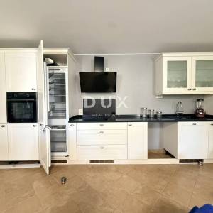 KASTAV, BRNČIĆI – luksuzna villa američkog stila na privatnoj parceli od 2000m2