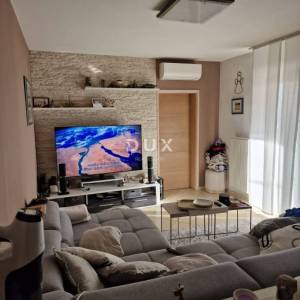 KASTAV, RUBEŠI - 3S+DB u zgradi novije gradnje s garažom i okućnicom