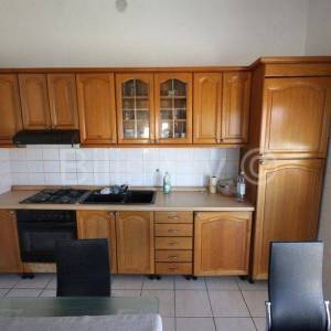 Kaštel Stari - stan u kući 100m2, prodaja