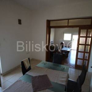 Kaštel Stari - stan u kući 100m2, prodaja