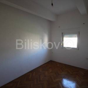 Kaštel Stari - stan u kući 100m2, prodaja
