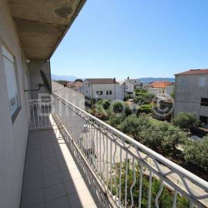 Kaštel Stari - stan u kući 100m2, prodaja