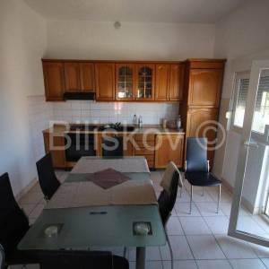 Kaštel Stari - stan u kući 100m2, prodaja