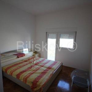 Kaštel Stari - stan u kući 100m2, prodaja
