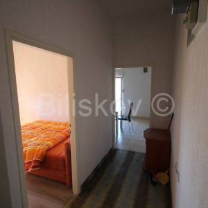 Kaštel Stari - stan u kući 100m2, prodaja