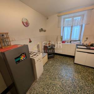 Klana - centar, kuća, pomoćni objekt + garaža