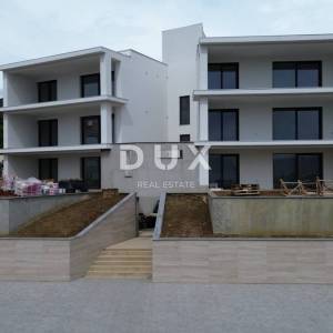 KLENOVICA - Luksuzni penthouse s krovnom terasom, 100m od mora