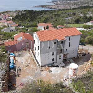 Komforan stan s pogledom na more i bazenom