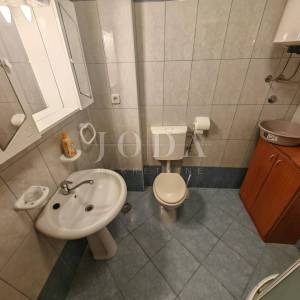 Kuća 2. red od mora sa 4 apartmana