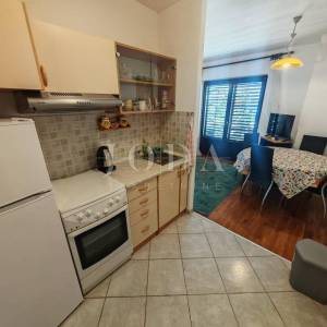 Kuća 2. red od mora sa 4 apartmana