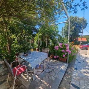 Kuća 2. red od mora sa 4 apartmana