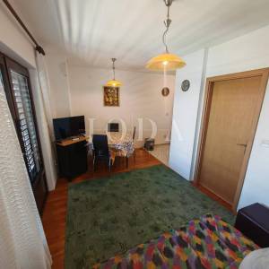 Kuća 2. red od mora sa 4 apartmana