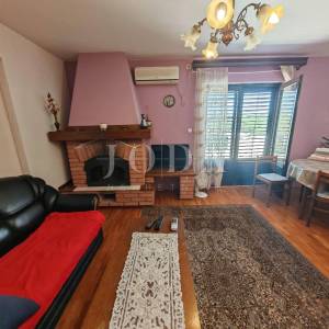 Kuća 2. red od mora sa 4 apartmana