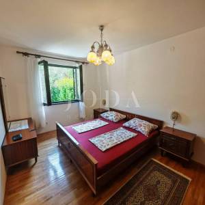 Kuća 2. red od mora sa 4 apartmana