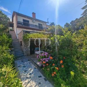 Kuća 2. red od mora sa 4 apartmana