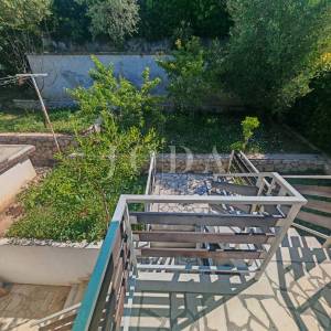 Kuća 2. red od mora sa 4 apartmana