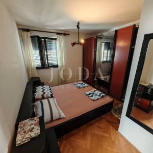 Kuća 2. red od mora sa 4 apartmana
